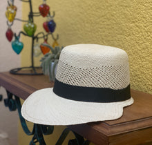 Cargar imagen en el visor de la galería, 50% descuento al momento de pagar-  - Sombrero Luciana
